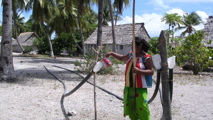 Water distribution in Kiribati, photo: Natasha Delani Kuruppu/UNEP DTU Partnership