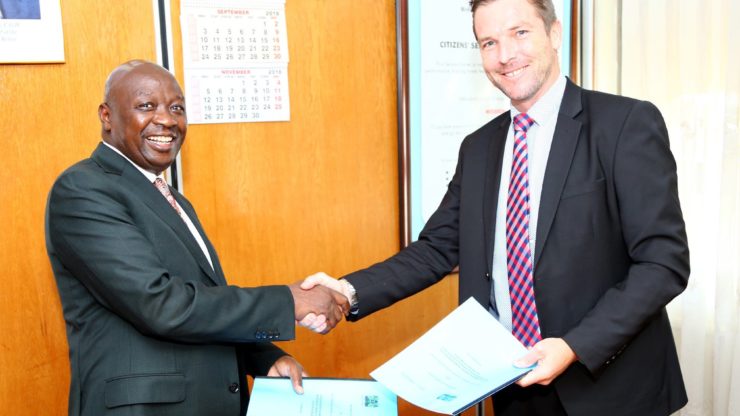 Eng. Joseph K. Njoroge MBS, Principal Secretary of the Ministry of Energy and Mark Lister, senior strategic advisor from UNEP DTU Partnership, with the new five-year agreement. Photo: Kenya Ministry of Energy
